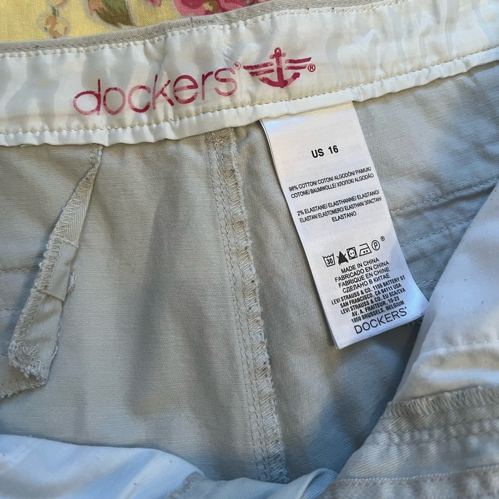 Dockers- Women's Khaki Shorts-16 - Picture 2 of 8